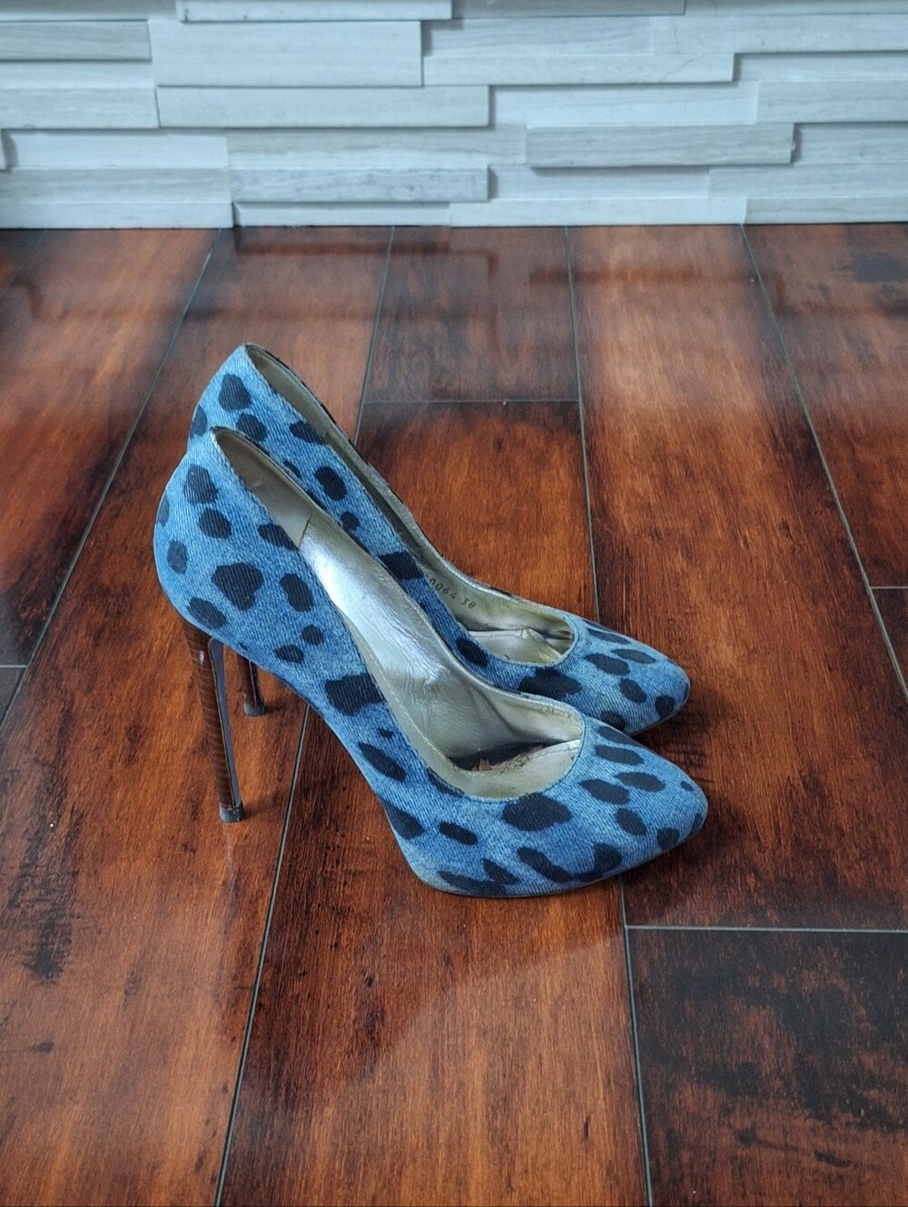 Dolce & Gabbana Blue Leopard Print Denim Pumps Heels EU 38 US 7.5 Made in Italy - Picture 6 of 9